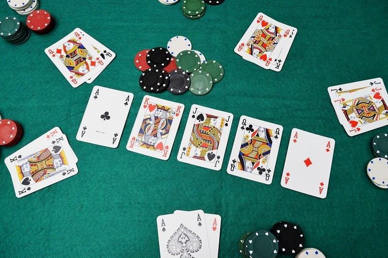 Bí quyết giúp chơi Double Double Bonus Poker 5 Hand luôn thắng 